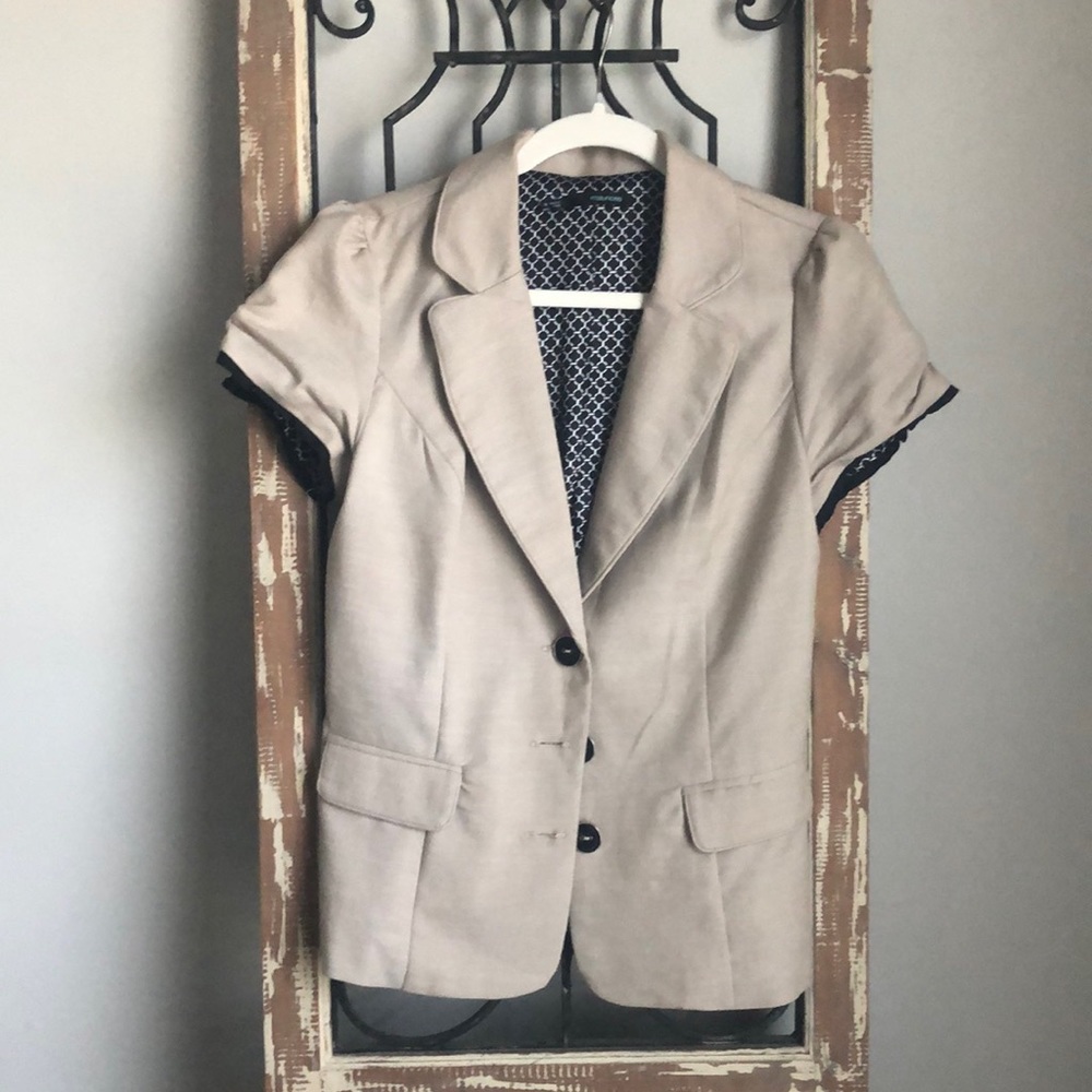 Maurice’s.  Short sleeve Blazer/jacket.  Beige.  Size Medium.